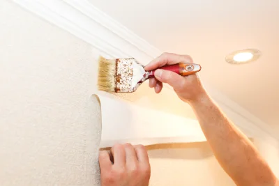 Pose de papier peint à Montjoire — revêtements muraux et toiles de verre